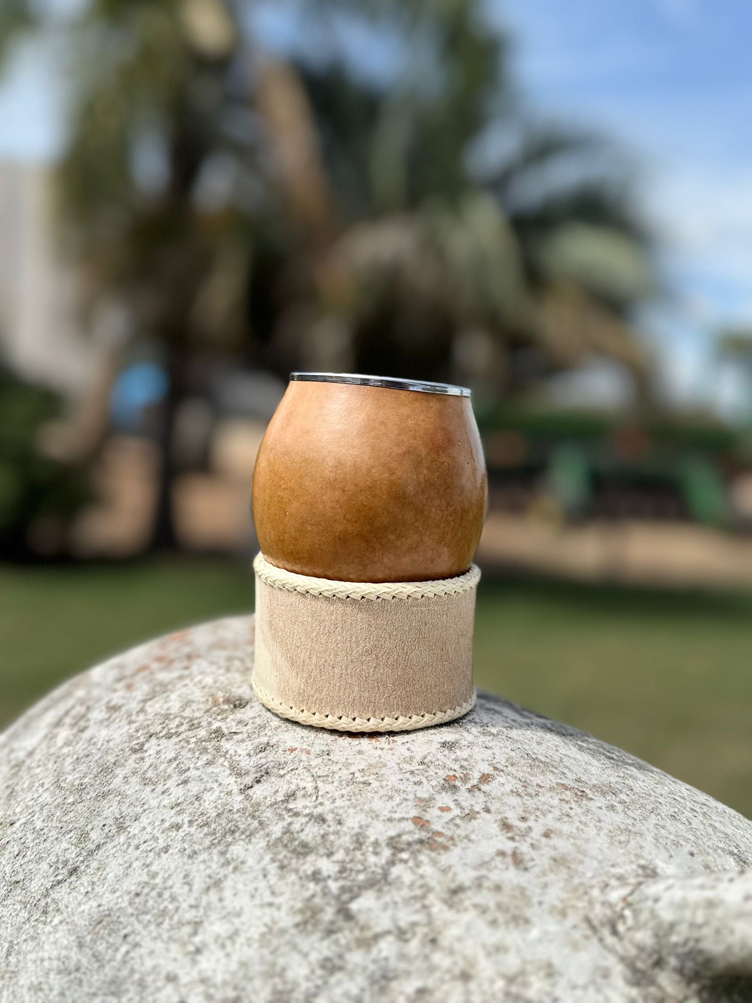 Mate torpedo con boquilla de acero + posa mate bordado en tiento