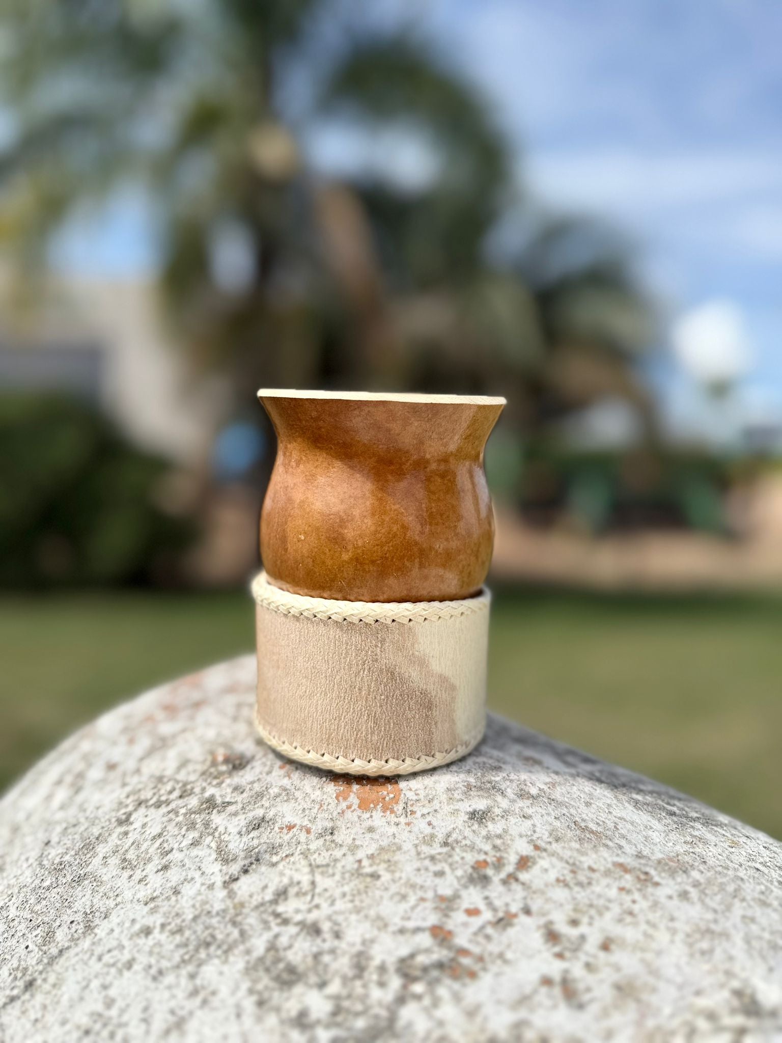 Mate camionero sin boquilla + posa mate bordado en tiento